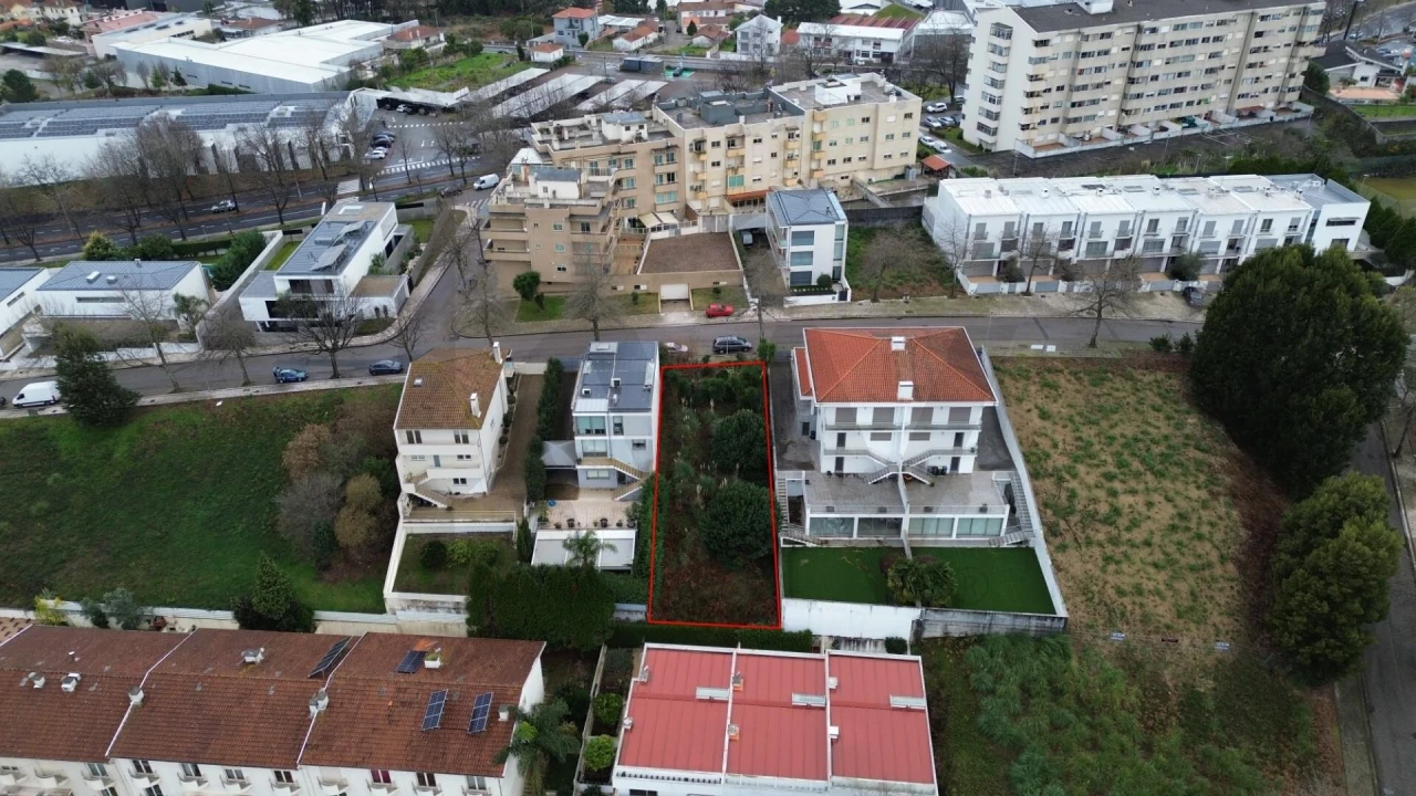 Terreno para Venda em São João da Madeira Foto 1