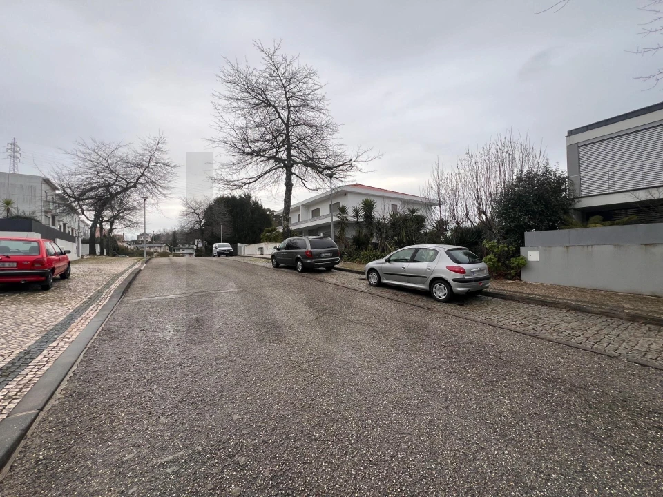 Terreno para Venda em São João da Madeira Foto 3