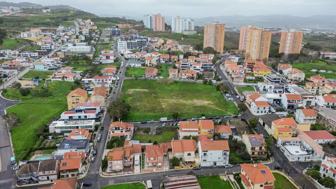 Terreno para Venda em Santo António dos Cavaleiros e Frielas Foto 13