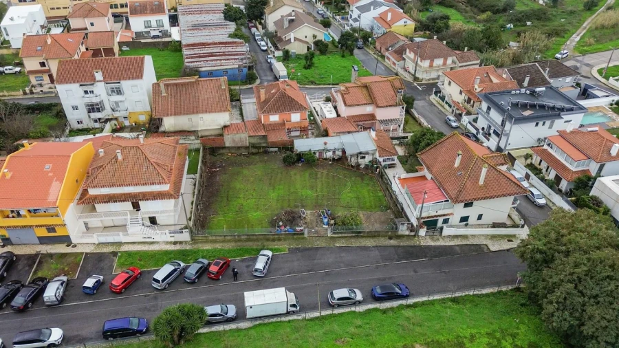 Terreno para Venda em Santo António dos Cavaleiros e Frielas Foto 1