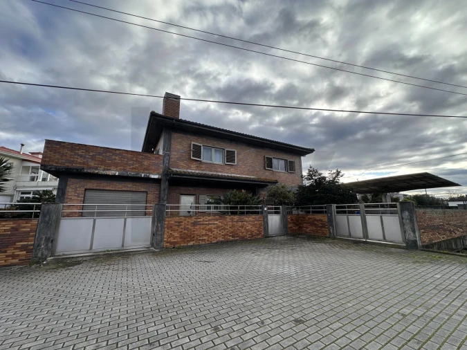 Moradia T3 para Venda em Santo Tirso, Couto (Santa Cristina e São Miguel) e Burgães Foto 1