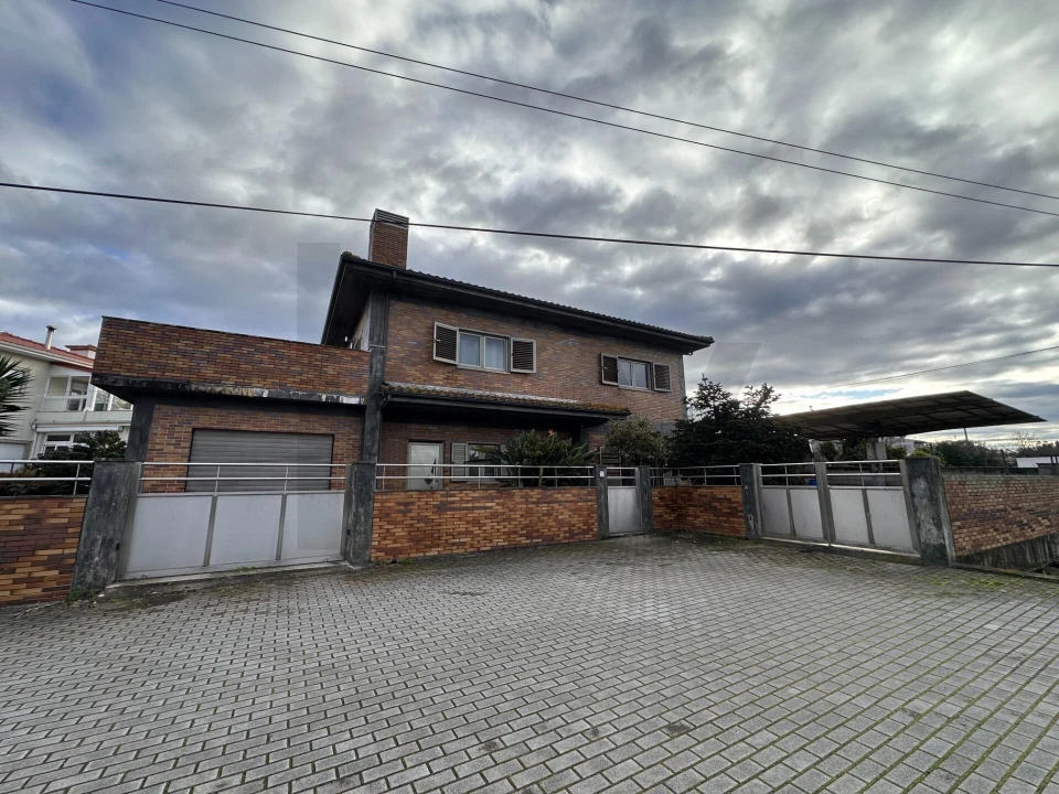 Moradia T3 para Venda em Santo Tirso, Couto (Santa Cristina e São Miguel) e Burgães Foto 1