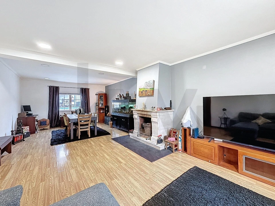 Moradia T4 para Venda em Vale de Santarem Foto 6