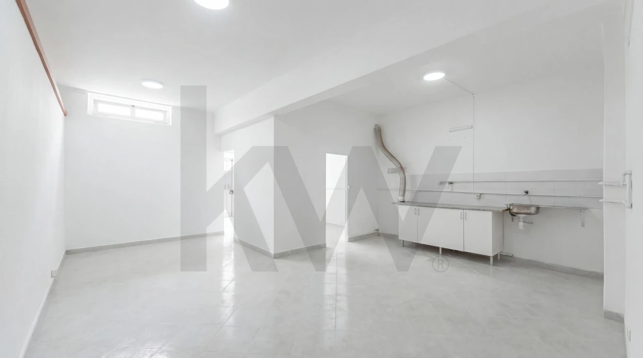 Loja para Arrendamento em Póvoa de Santo Adrião e Olival Basto Foto 1