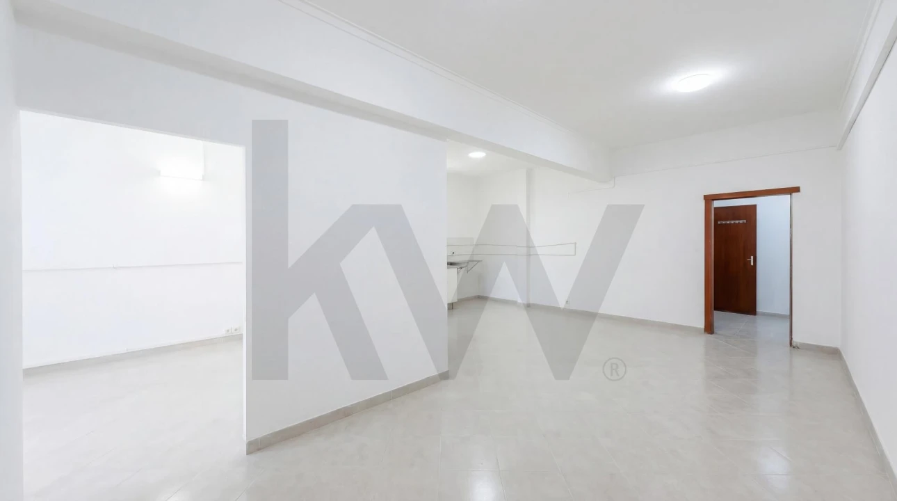 Loja para Arrendamento em Póvoa de Santo Adrião e Olival Basto Foto 4