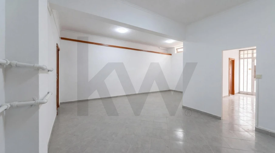 Loja para Arrendamento em Póvoa de Santo Adrião e Olival Basto Foto 2