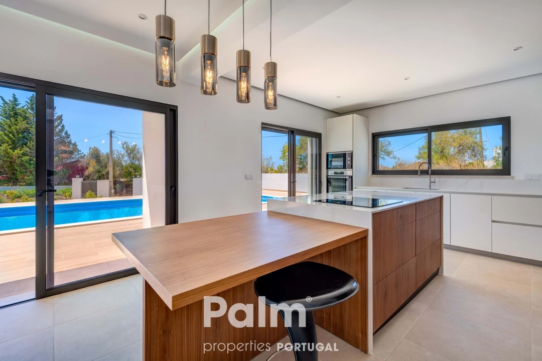 Moradia T4 para Venda em Ferragudo Foto 5