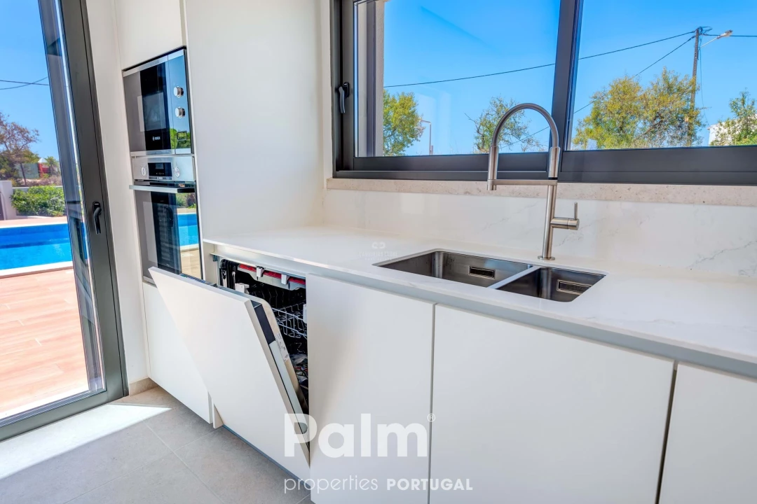 Moradia T4 para Venda em Ferragudo Foto 10