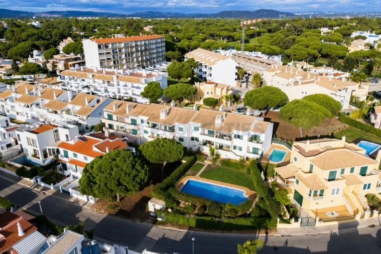 Apartamento T2 para Venda em Quarteira Foto 25