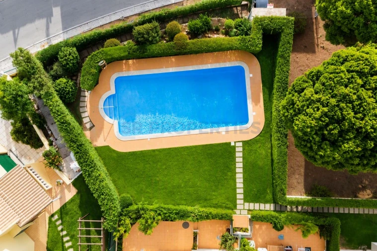 Apartamento T2 para Venda em Quarteira Foto 30