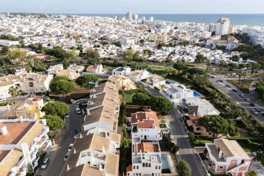 Apartamento T2 para Venda em Quarteira Foto 27