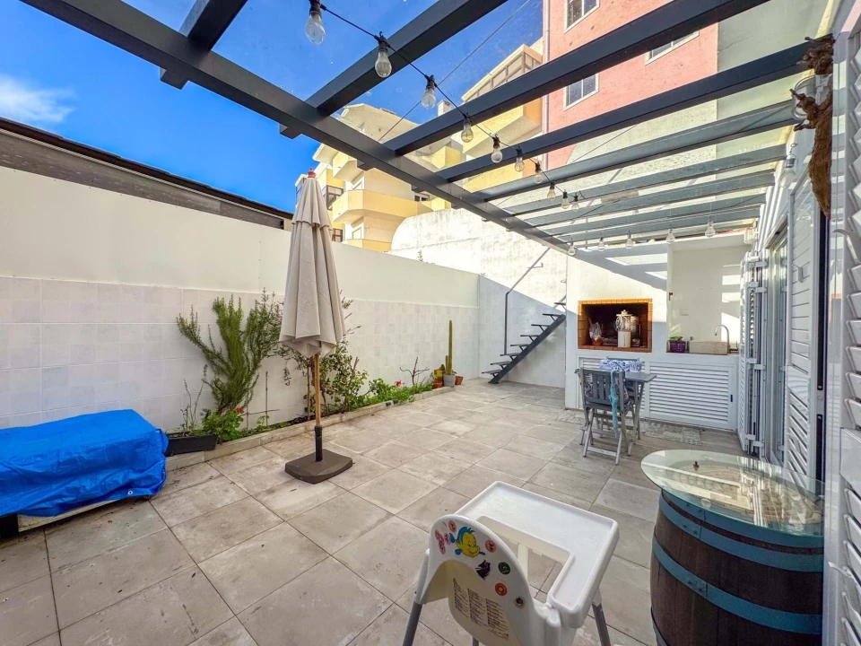 Moradia T3 para Venda em Algés, Linda-A-Velha e Cruz Quebrada-Dafundo Foto 2