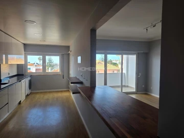 Apartamento T3 para Arrendamento em Carcavelos e Parede