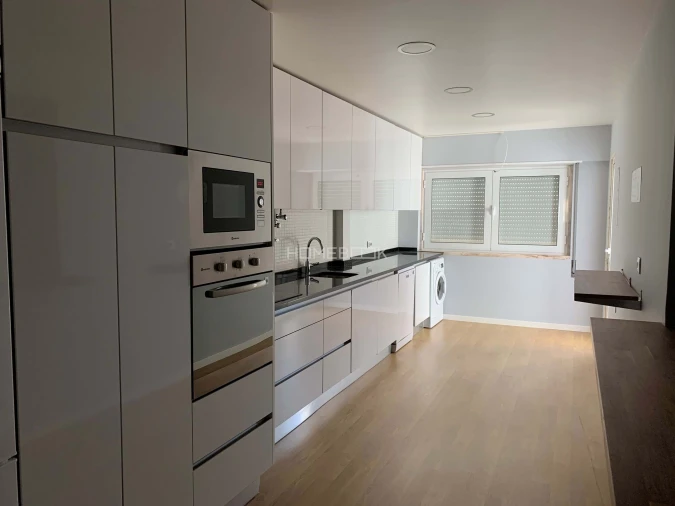 Apartamento T3 para Arrendamento em Carcavelos e Parede Foto 3