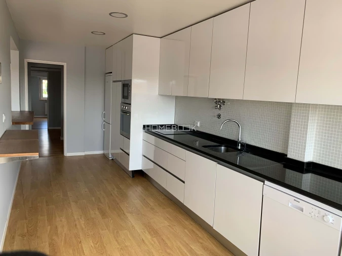 Apartamento T3 para Arrendamento em Carcavelos e Parede Foto 9