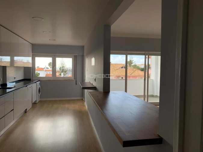 Apartamento T3 para Arrendamento em Carcavelos e Parede