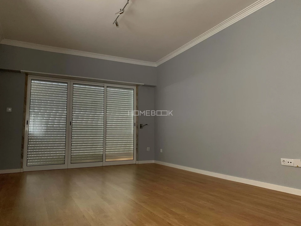 Apartamento T3 para Arrendamento em Carcavelos e Parede Foto 7