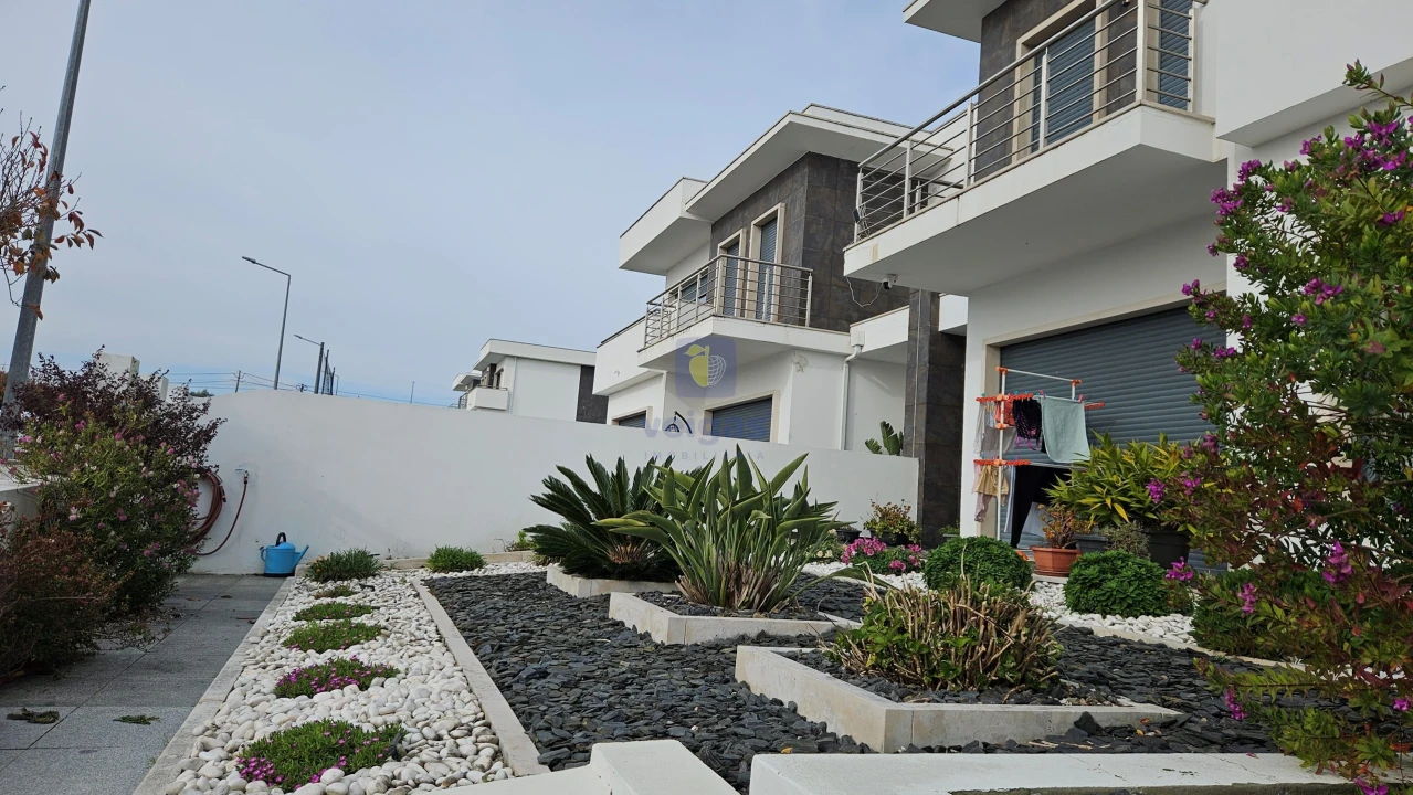 Moradia T4 para Venda em Tornada e Salir do Porto Foto 9