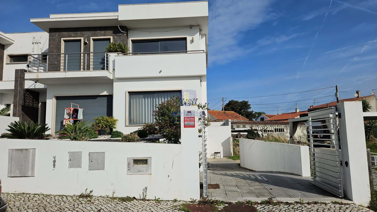 Moradia T4 para Venda em Tornada e Salir do Porto Foto 3