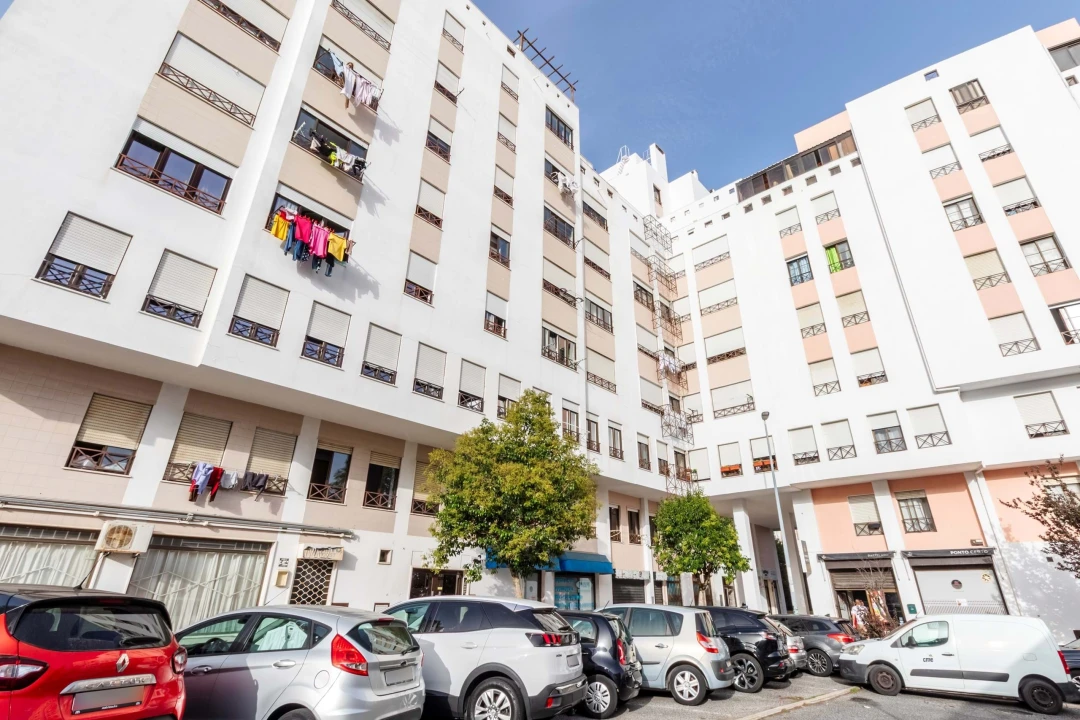 Apartamento T2 para Venda em Rio de Mouro Foto 2