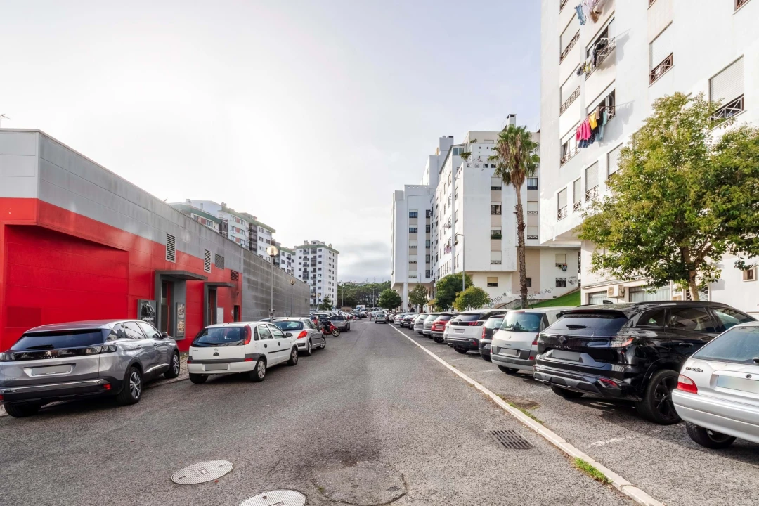 Apartamento T2 para Venda em Rio de Mouro Foto 46