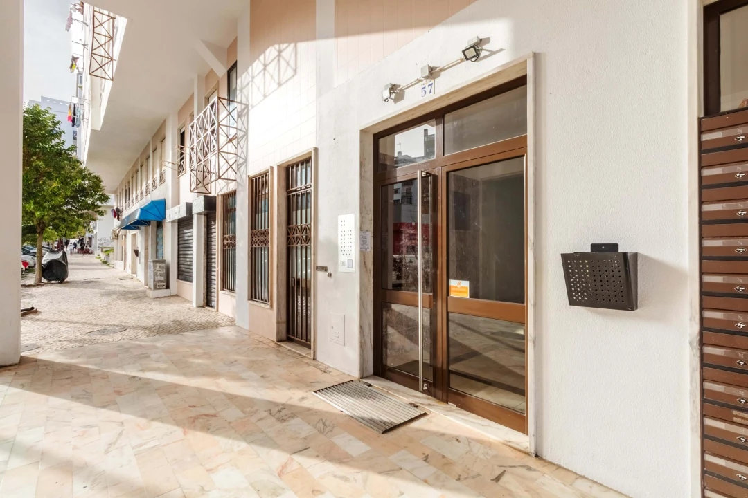 Apartamento T2 para Venda em Rio de Mouro Foto 3