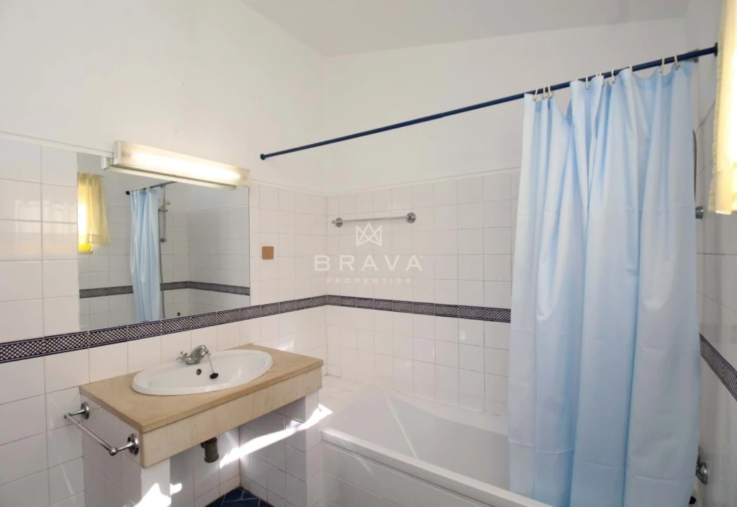 Moradia T2 para Venda em Guia Foto 36