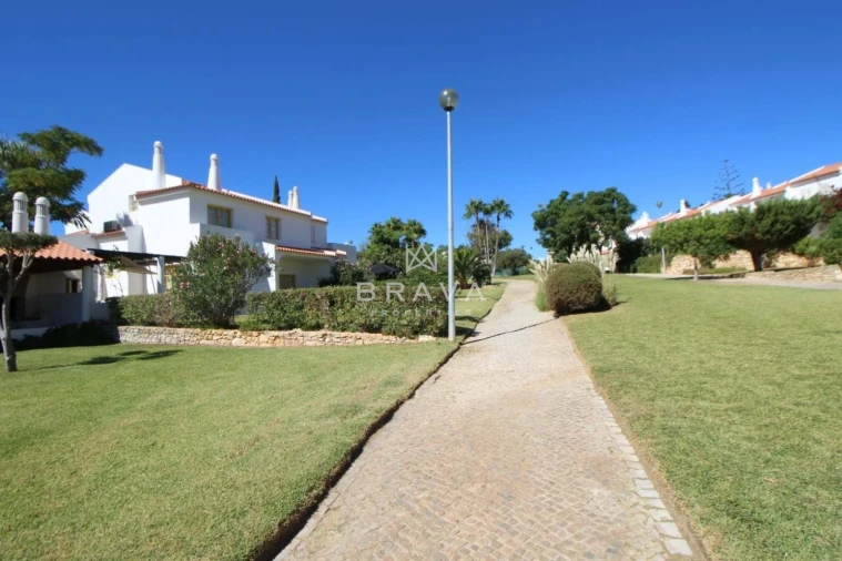 Moradia T2 para Venda em Guia Foto 53