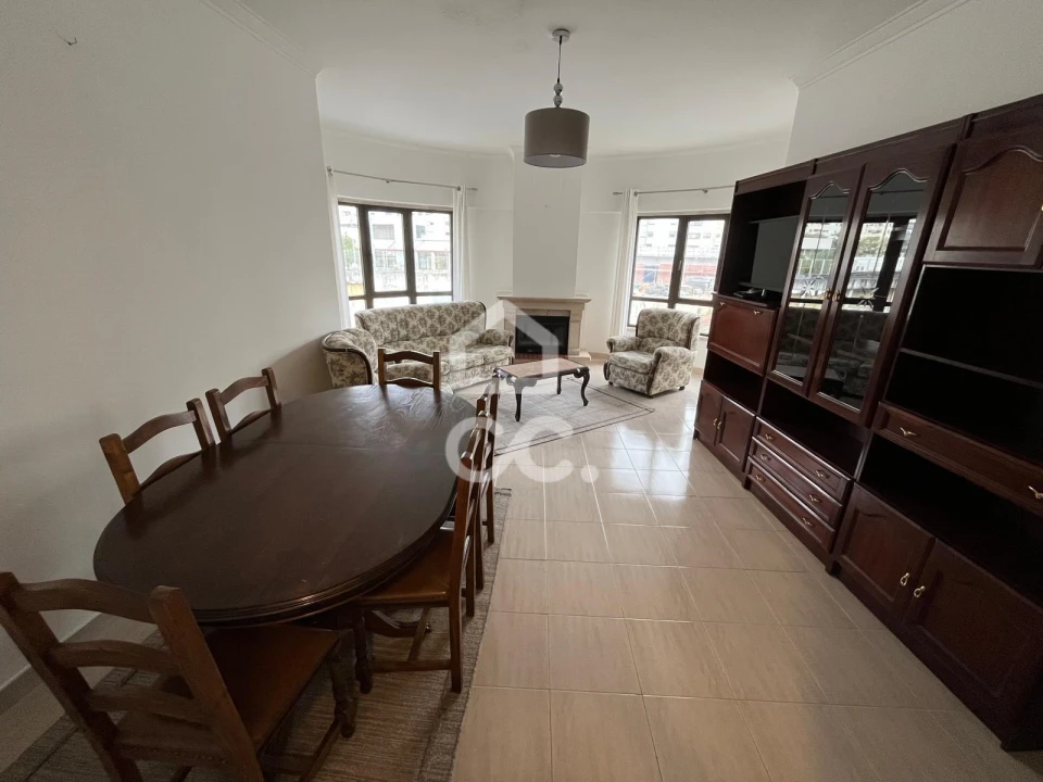 Apartamento T2 para Arrendamento em Loures Foto 1