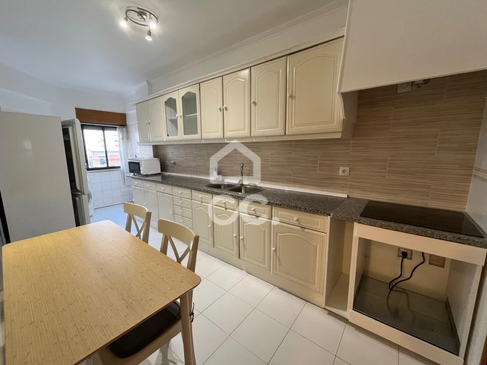 Apartamento T2 para Arrendamento em Loures Foto 6