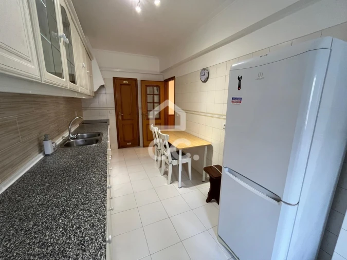 Apartamento T2 para Arrendamento em Loures Foto 9