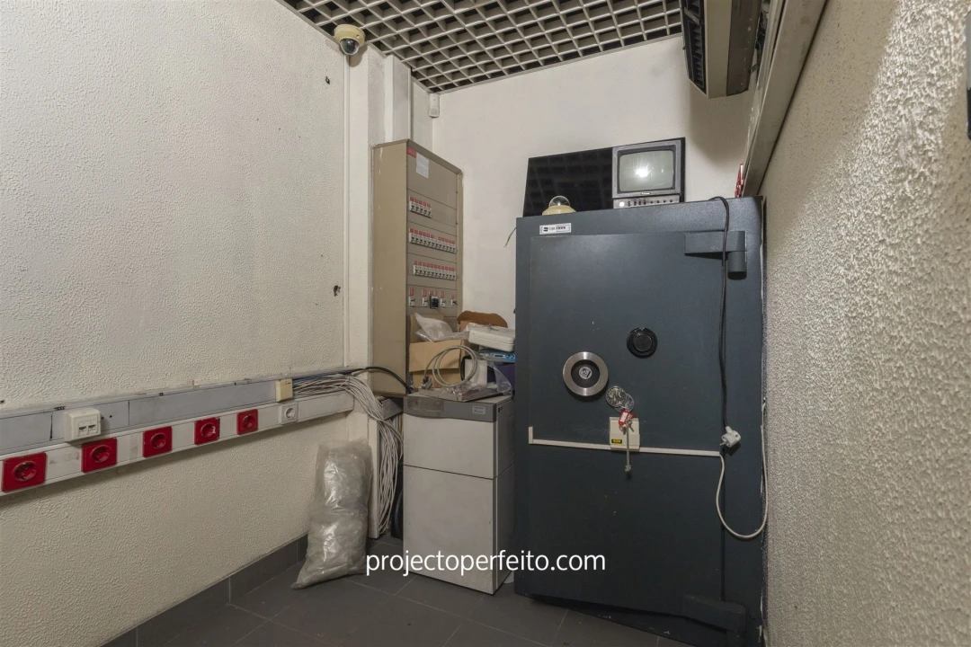 Loja para Arrendamento em Cortegaça Foto 9