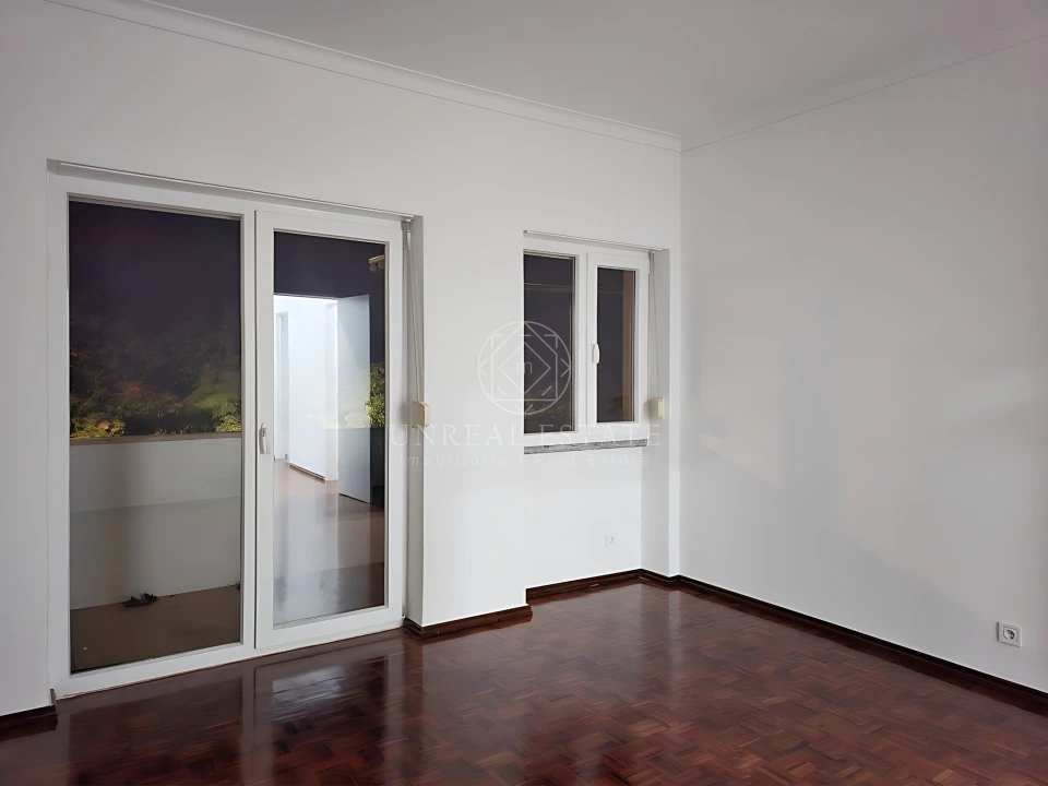 Apartamento T3 para Arrendamento em Algés, Linda-A-Velha e Cruz Quebrada-Dafundo Foto 5