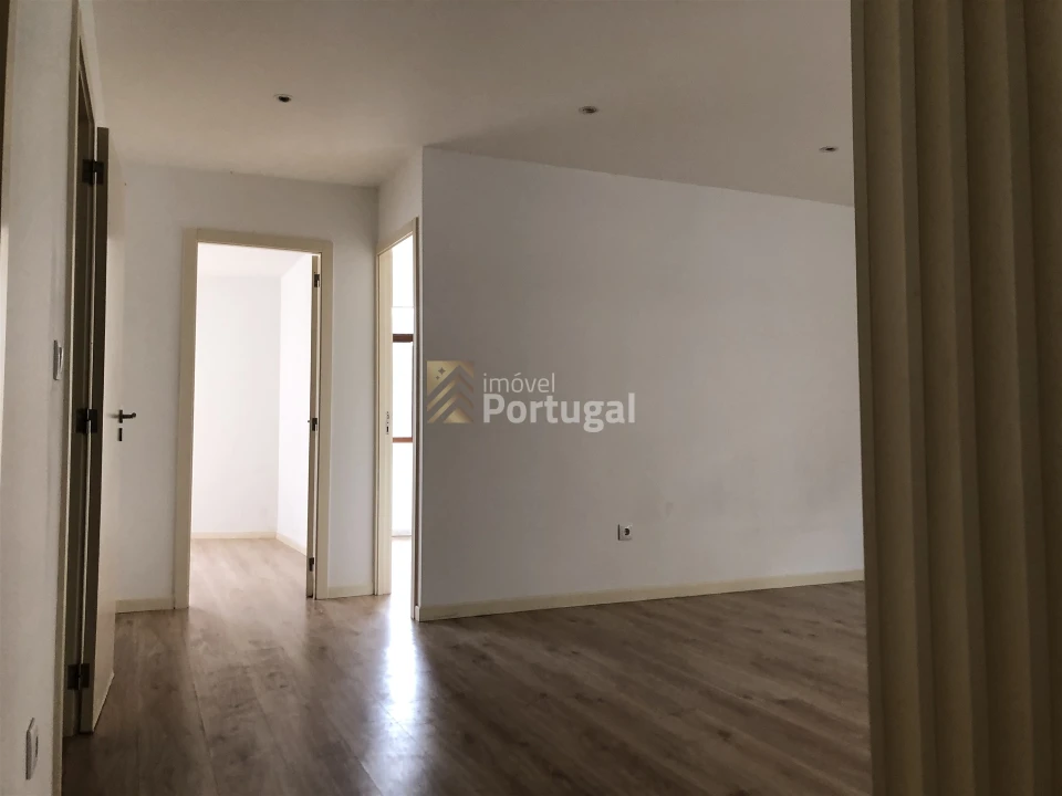 Apartamento T2 para Arrendamento em Ferreiros e Gondizalves Foto 4