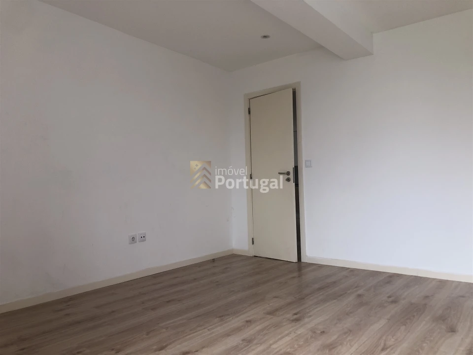 Apartamento T2 para Arrendamento em Ferreiros e Gondizalves Foto 16