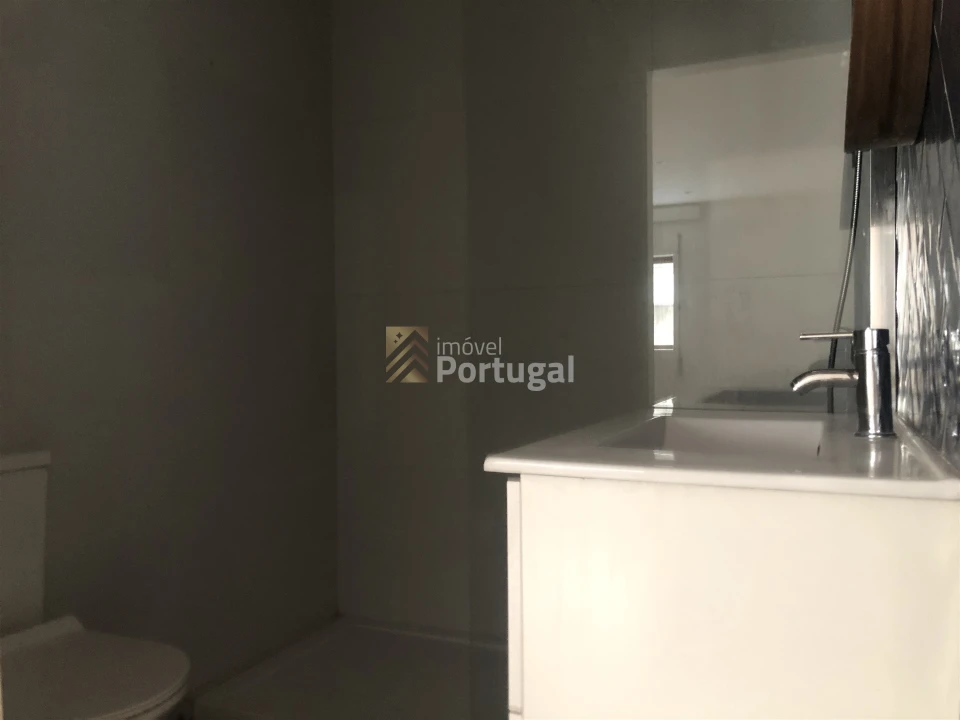 Apartamento T2 para Arrendamento em Ferreiros e Gondizalves Foto 8