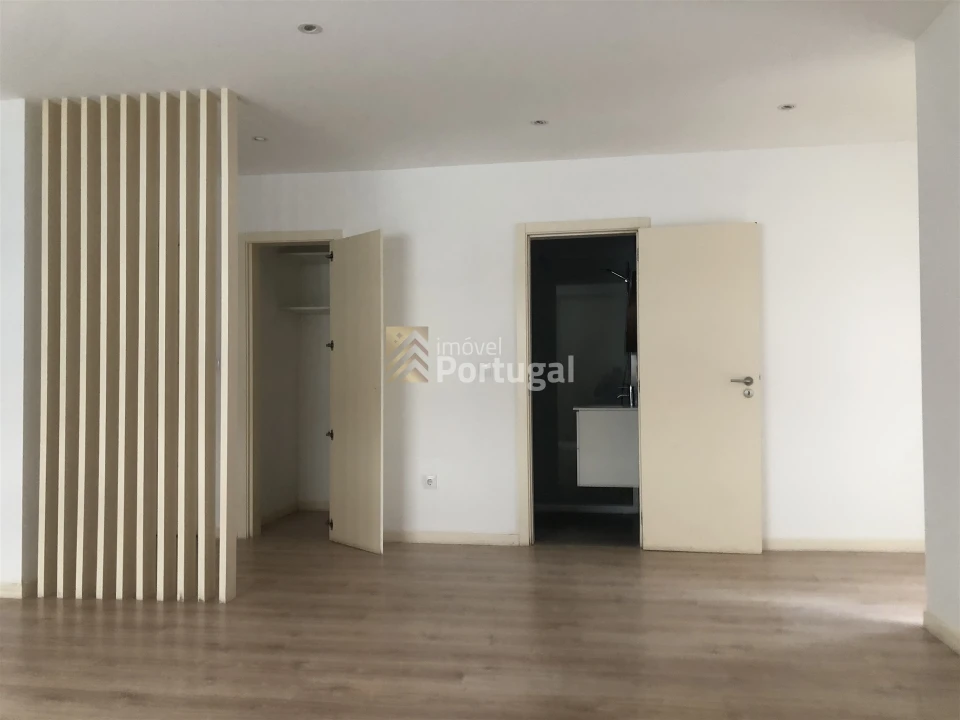 Apartamento T2 para Arrendamento em Ferreiros e Gondizalves Foto 7