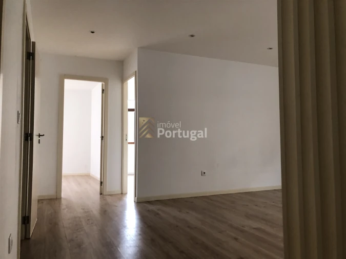 Apartamento T2 para Arrendamento em Ferreiros e Gondizalves Foto 4