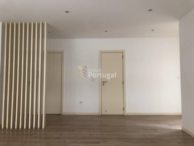 Apartamento T2 para Arrendamento em Ferreiros e Gondizalves Foto 3