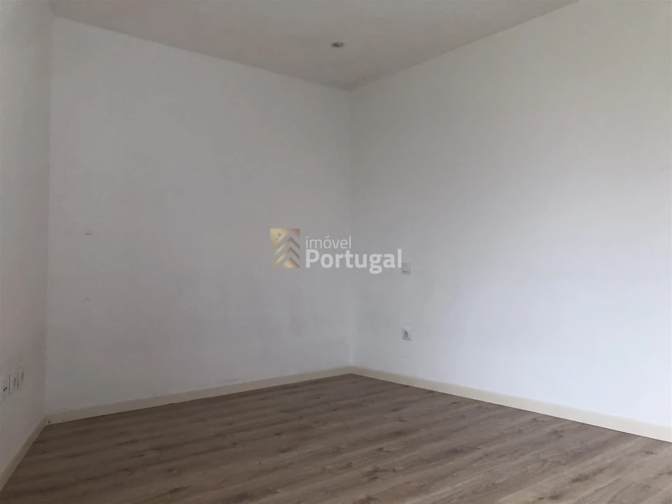 Apartamento T2 para Arrendamento em Ferreiros e Gondizalves Foto 13