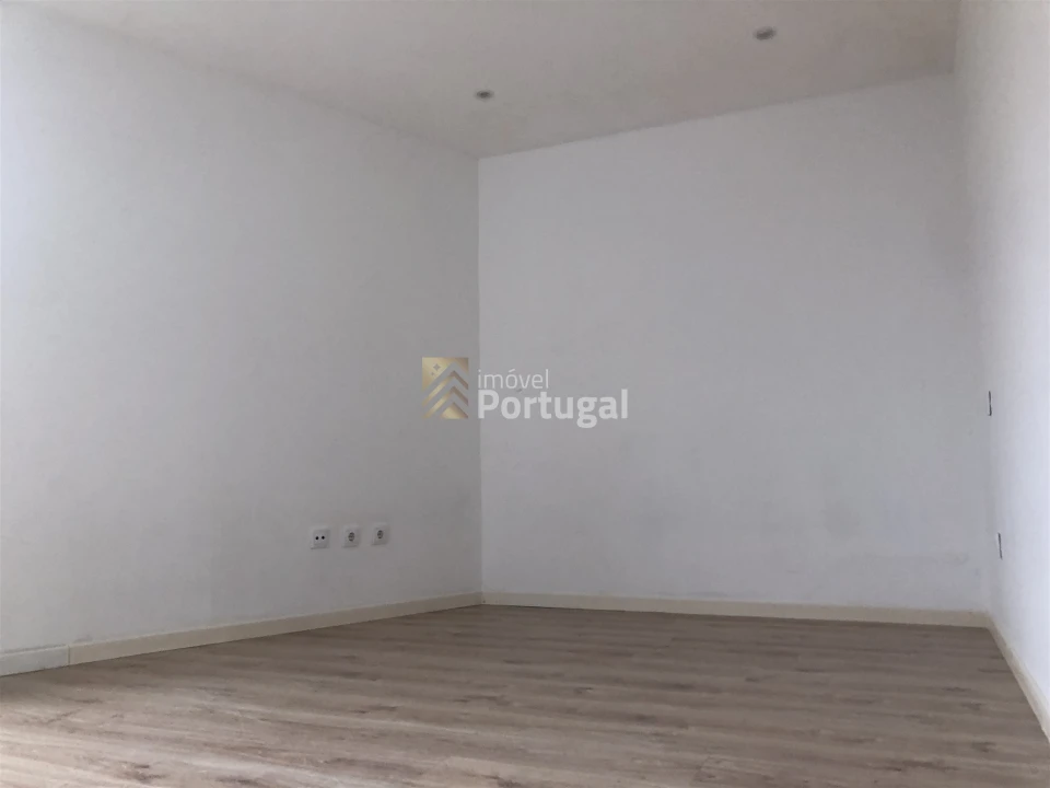 Apartamento T2 para Arrendamento em Ferreiros e Gondizalves Foto 12