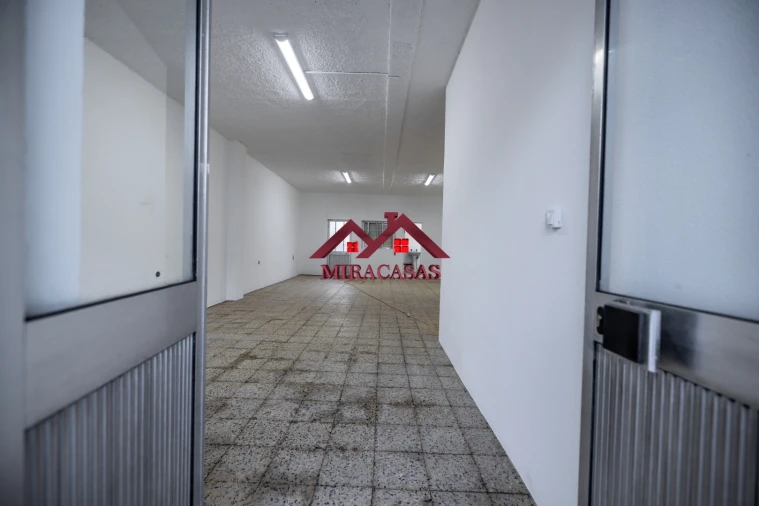 Loja para Arrendamento em Vagos e Santo António Foto 2