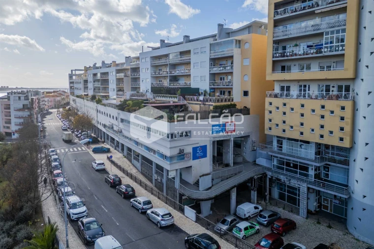 Loja para Venda em Algés, Linda-A-Velha e Cruz Quebrada-Dafundo Foto 3