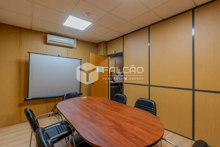 Loja para Venda em Algés, Linda-A-Velha e Cruz Quebrada-Dafundo Foto 11