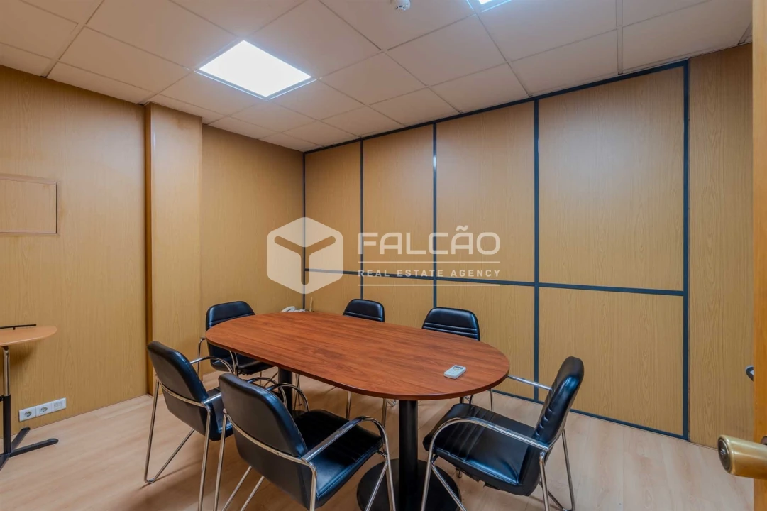 Loja para Venda em Algés, Linda-A-Velha e Cruz Quebrada-Dafundo Foto 1