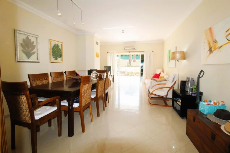 Moradia T4 para Venda em Albufeira e Olhos de Água Foto 11