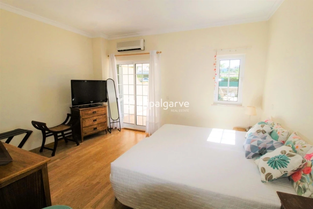 Moradia T4 para Venda em Albufeira e Olhos de Água Foto 16