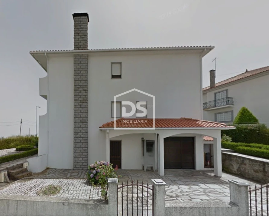 Moradia T6 para Venda em Guarda Foto 2