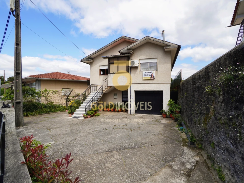 Moradia T3 para Venda em O. Azeméis, Riba-Ul, Ul, Macinhata Seixa, Madail Foto 1