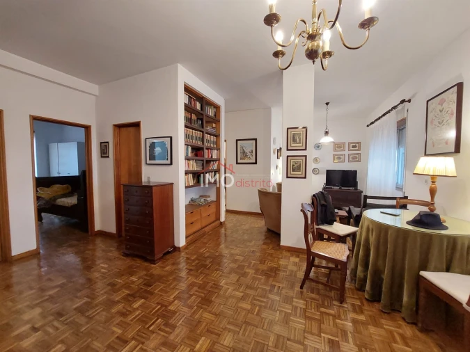 Apartamento T2 para Arrendamento em Sé e São Lourenço